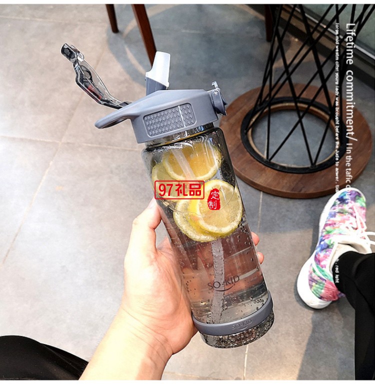 背帶便攜簡(jiǎn)約吸管水杯