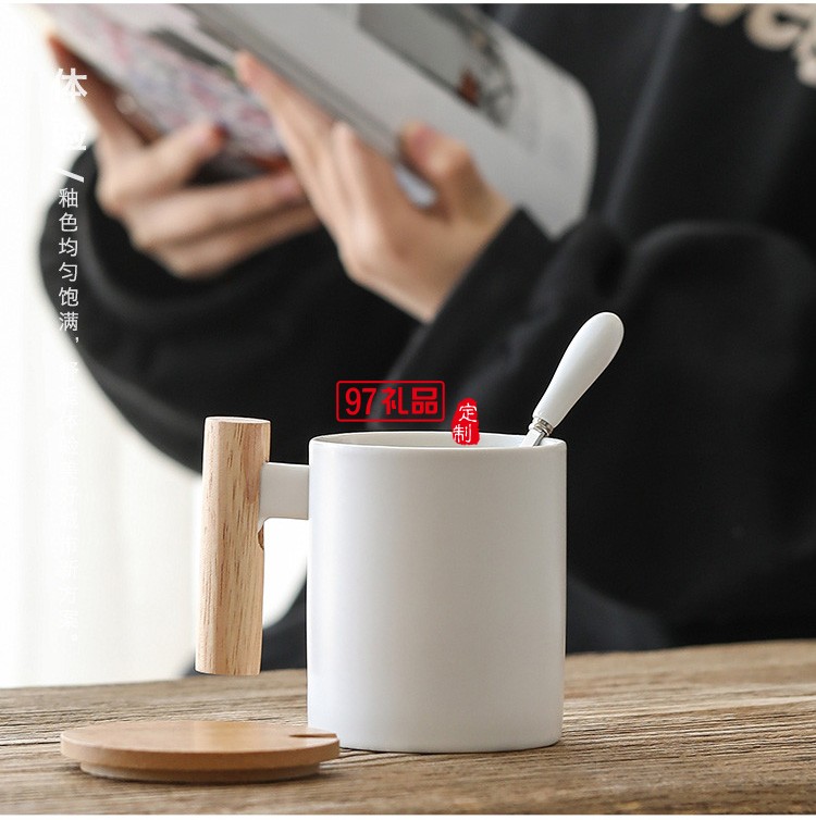 簡(jiǎn)約馬克杯 創(chuàng)意文藝水杯咖啡杯木手柄陶瓷杯帶蓋勺