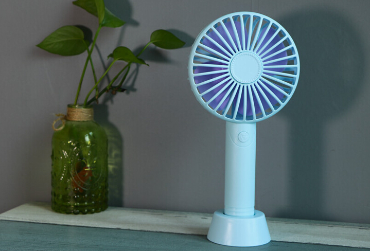 選擇廣告雨傘定做廠家時要注意哪些關(guān)鍵問題